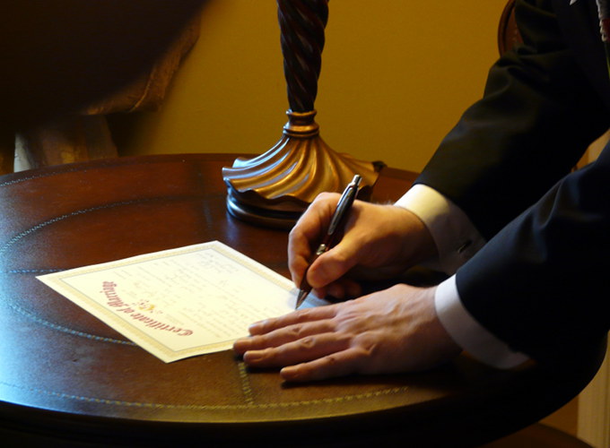 Scott signing